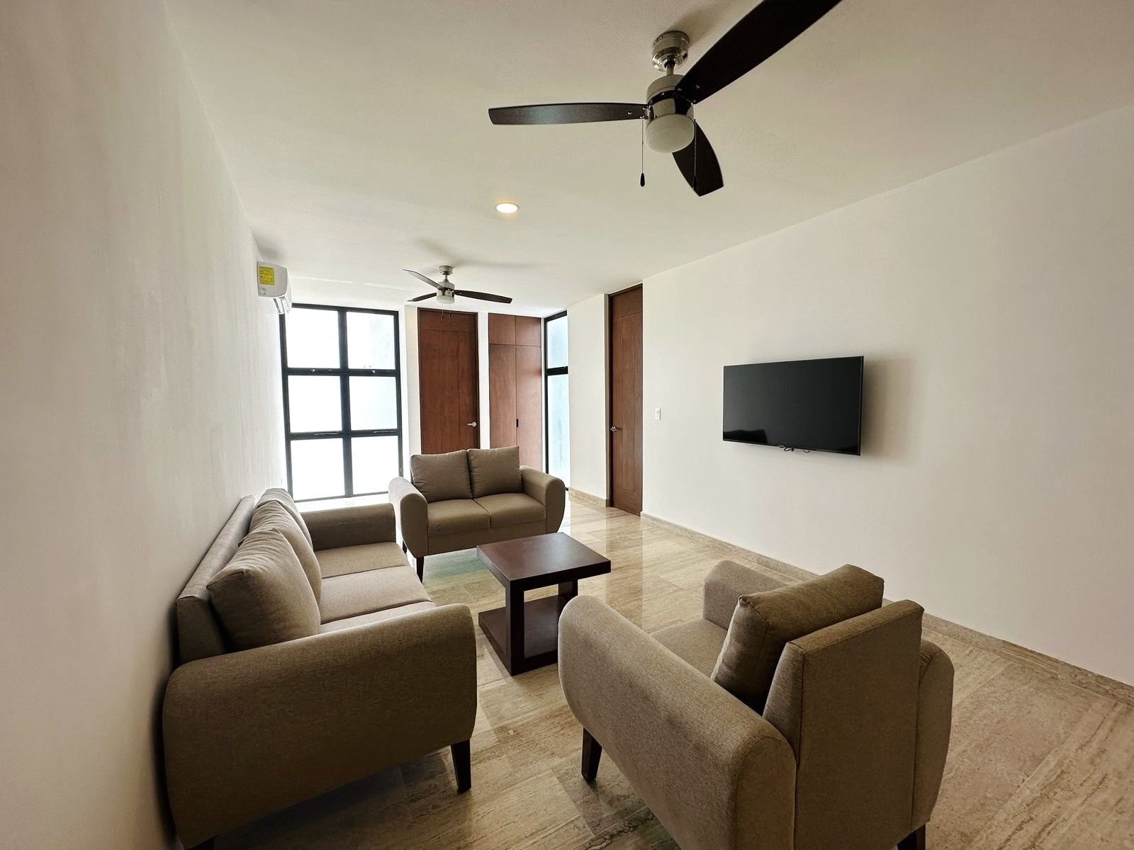 Departamento amueblado, en condominio con rooftop.