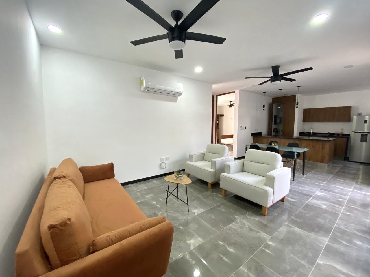 Departamento de 2 recámaras, amueblado, con alberca privada y amenidades.