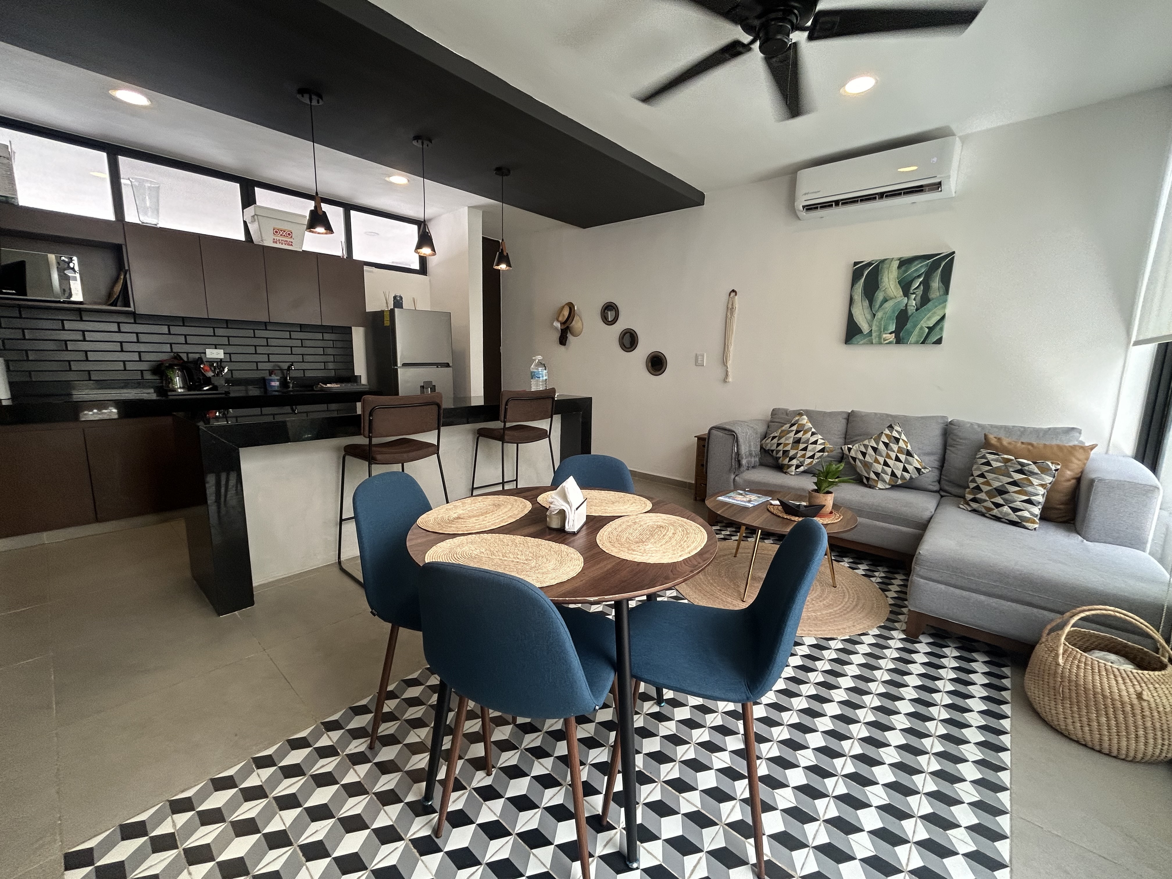 Townhouse amueblado y equipado, con alberca, en privada.
