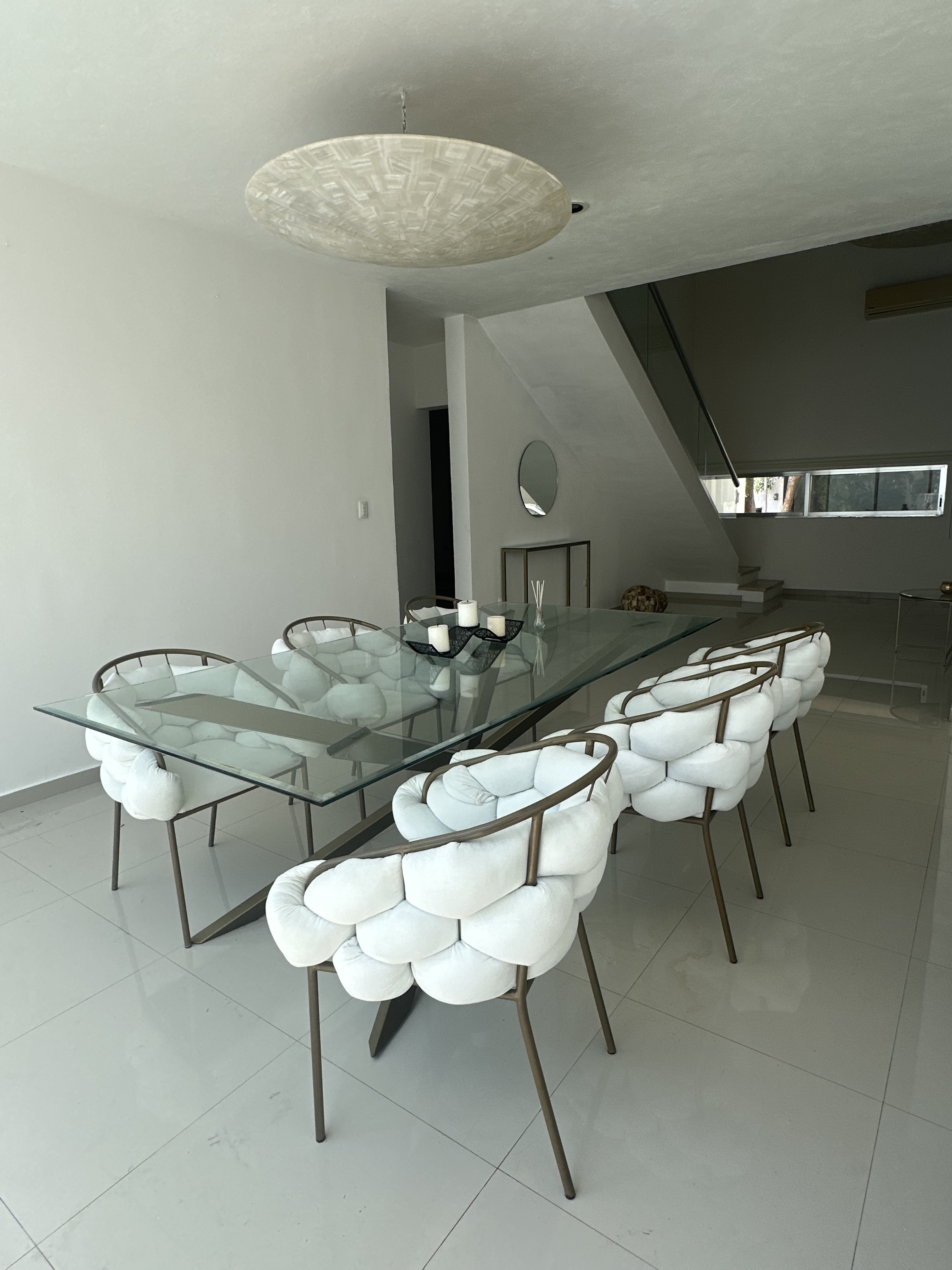 Casa de 3 recámaras y estudio, amueblada, con alberca, en Privada en Altabrisa.