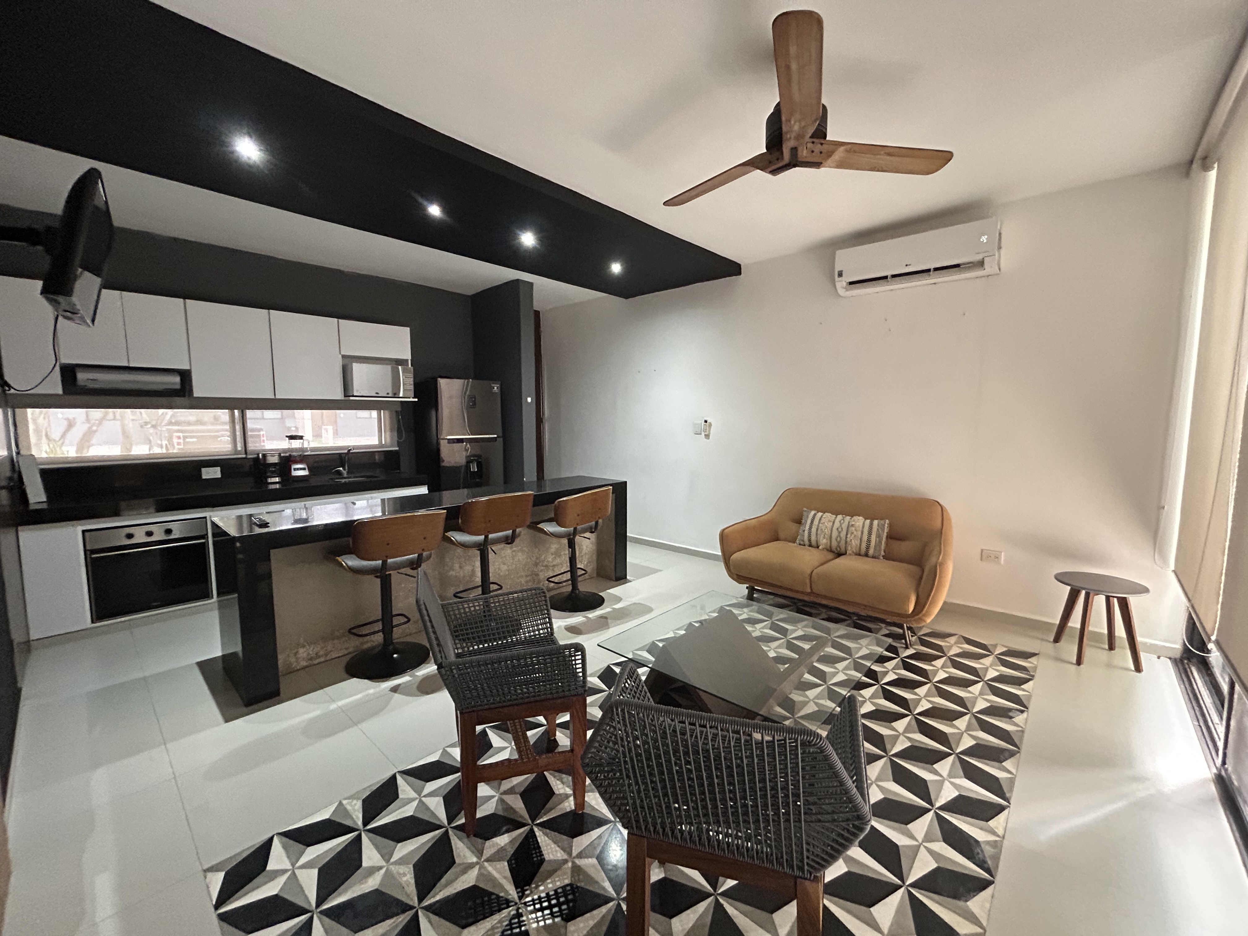 Townhouse de 2 recámaras, amueblado, con alberca privada.