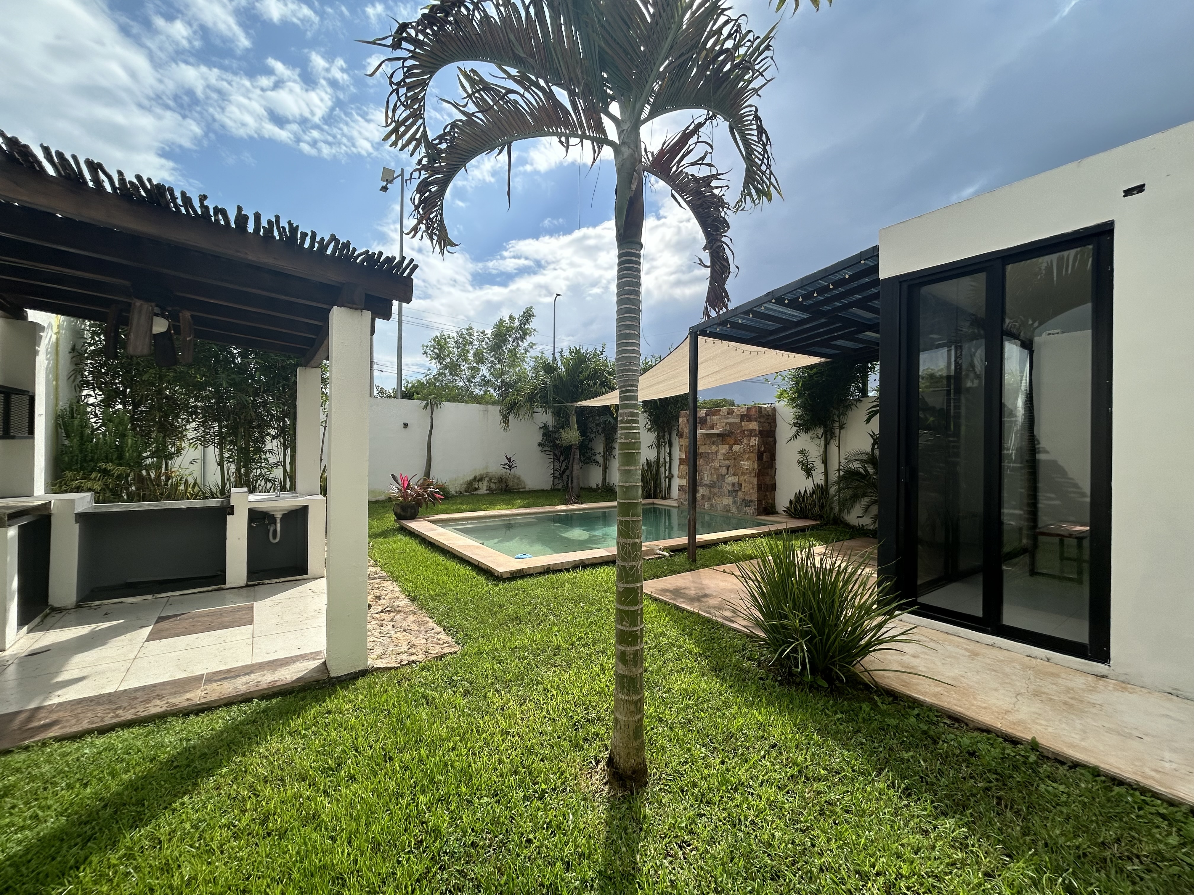 Casa de 3 habitaciones, amueblada, dentro de privada residencial.