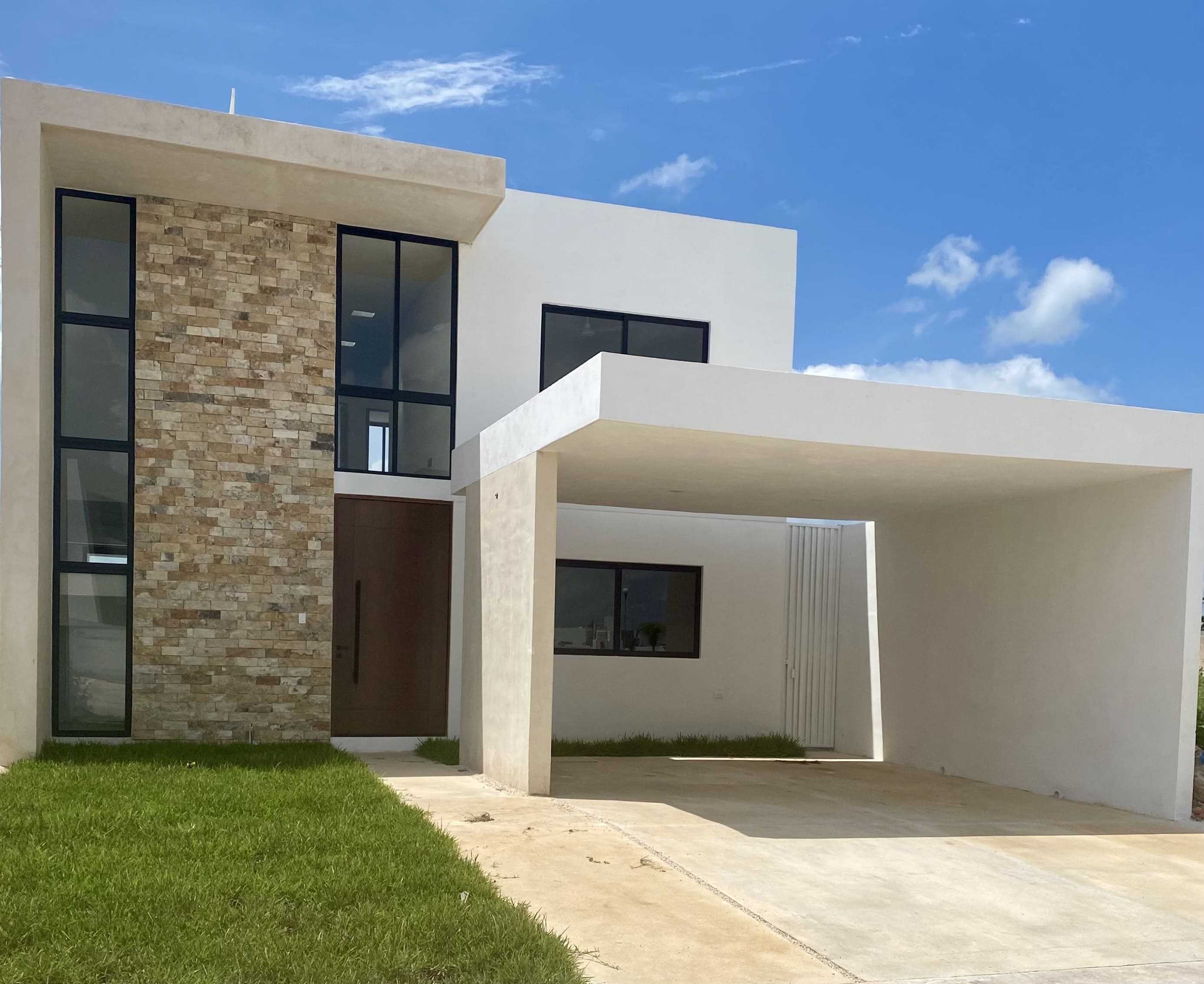 Casa de 4 recámaras y alberca, dentro de privada con amenidades.