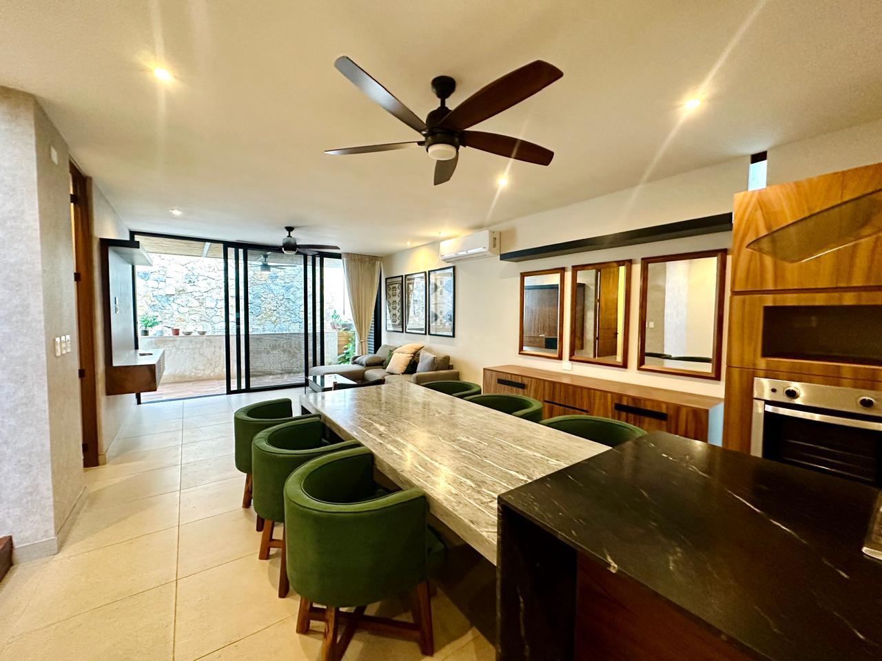 Townhouse SEMIAMUEBLADO, con paneles solares, piscina y rooftop.