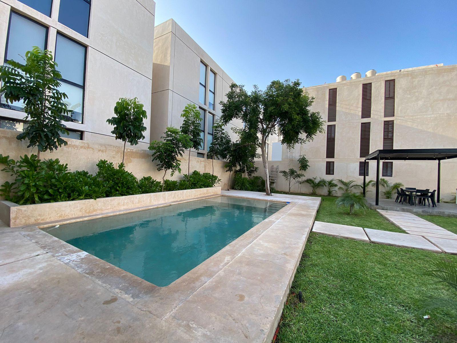 Departamento sin muebles, en PLANTA BAJA, dentro de privada con amenidades.