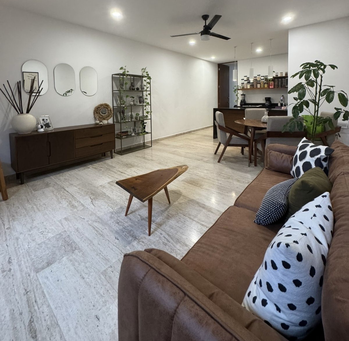 Departamento de 1 recámara, amueblado, en planta baja.