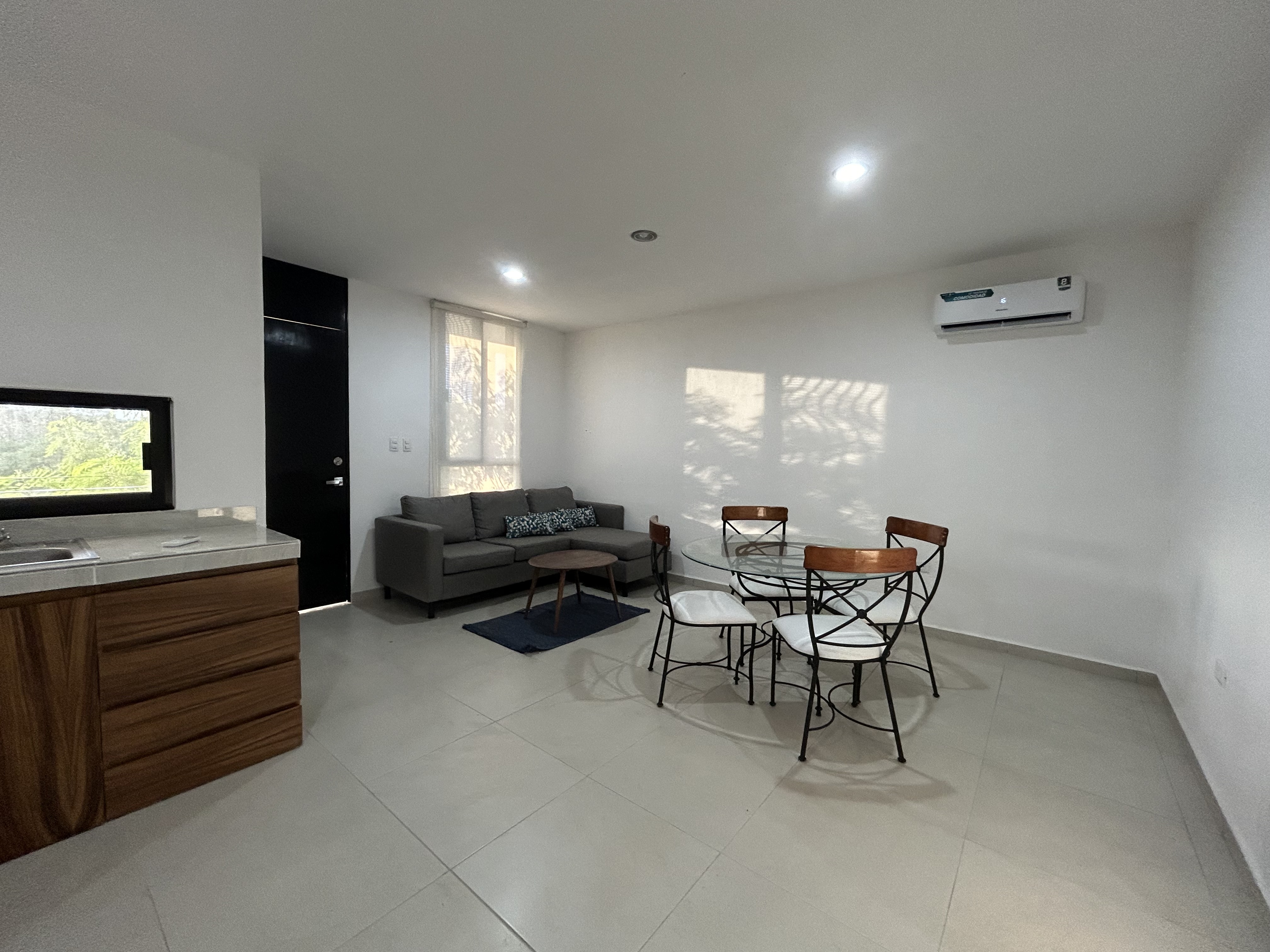 Departamento de 2 recámaras, amueblado, con servicios incluidos.