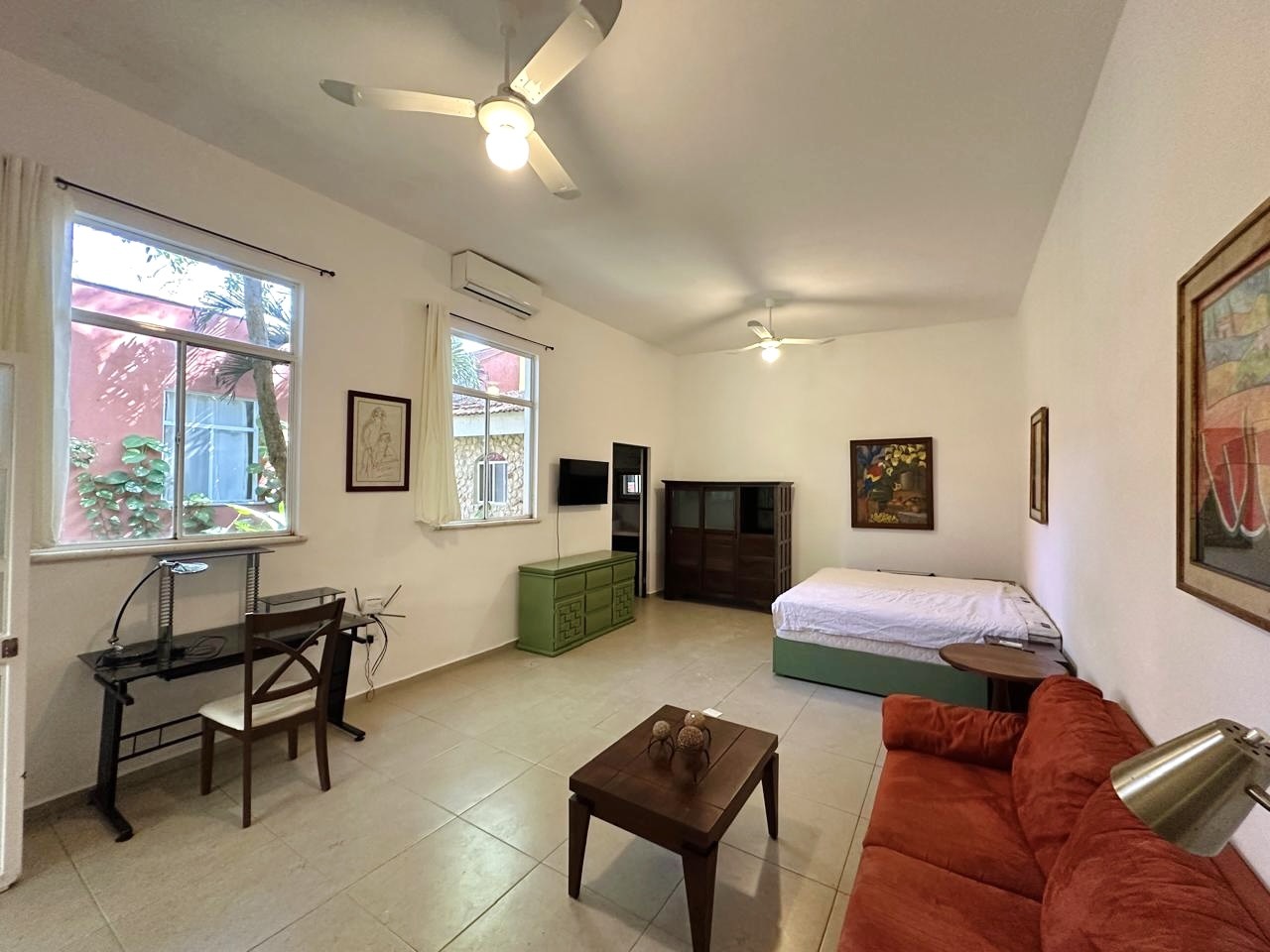 Departamento tipo estudio, amueblado, en PLANTA BAJA, con piscina.