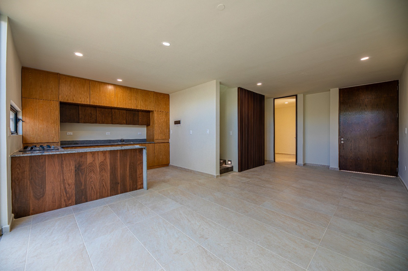 Townhouse de 3 recámaras, con alberca, en privada en Temozon (entrega inmediata)