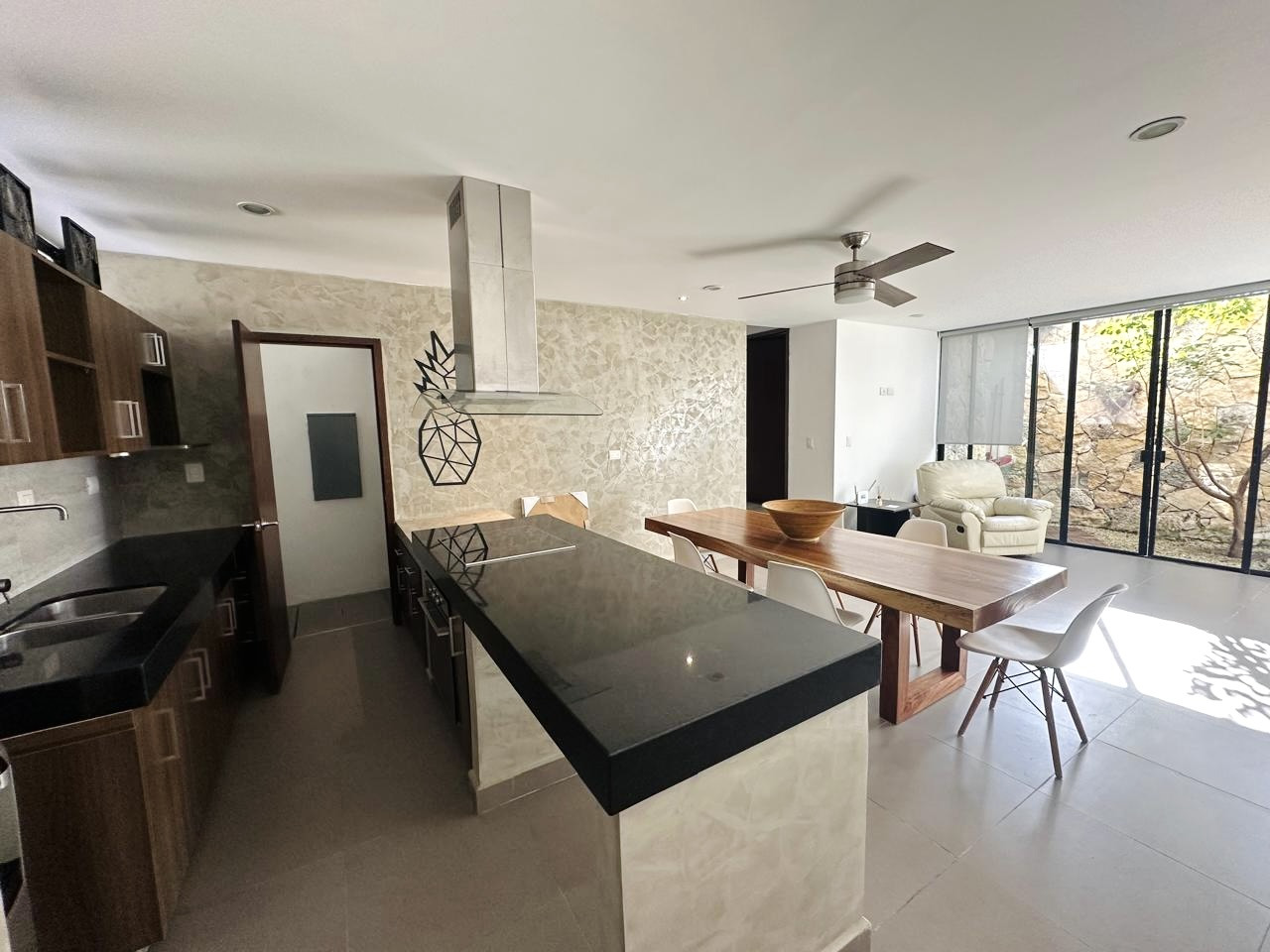 Townhouse de 3 recámaras, SIN MUEBLES, en privada con amenidades.