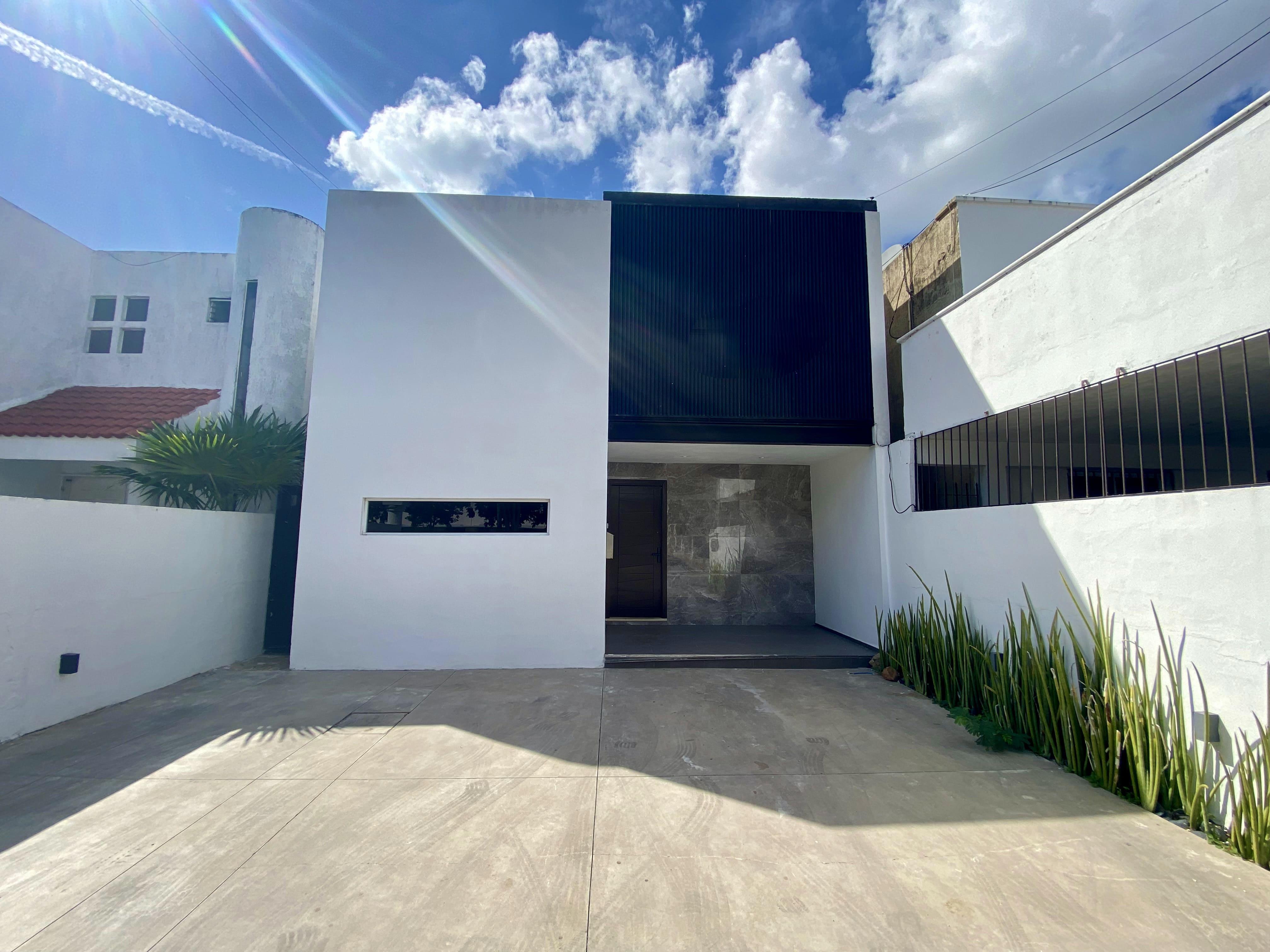 Oficinas en renta con paneles solares, en Colonia Vista Alegre Norte.