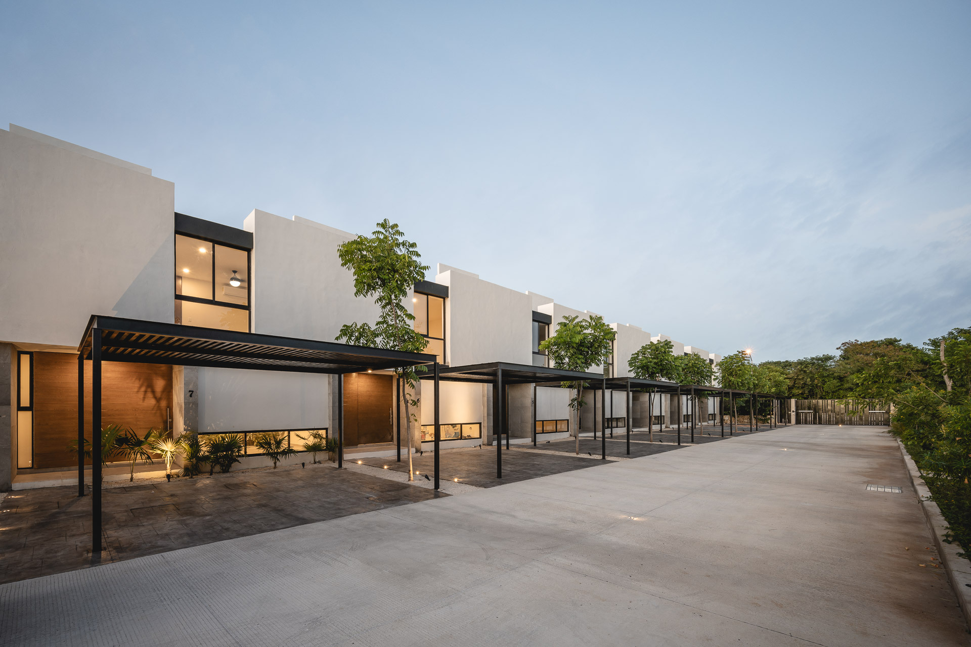 Casa de 3 recámaras y piscina, en conjunto privado con amenidades, ubicada en Dzitya.