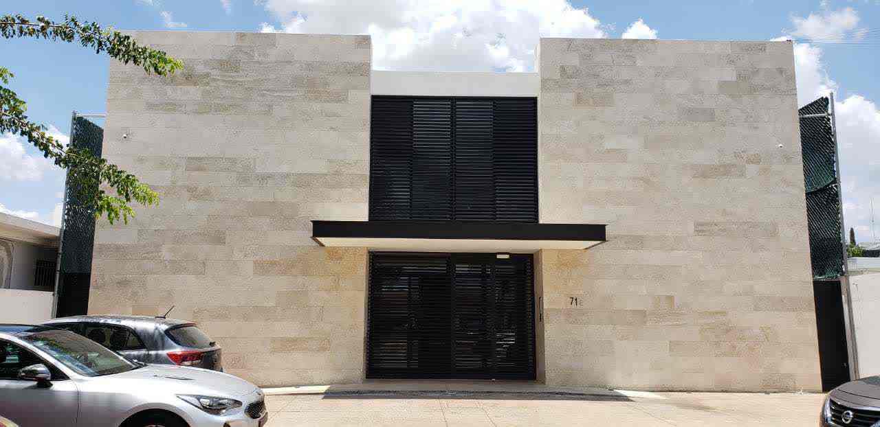 Oficinas sobre avenida principal en colonia México.