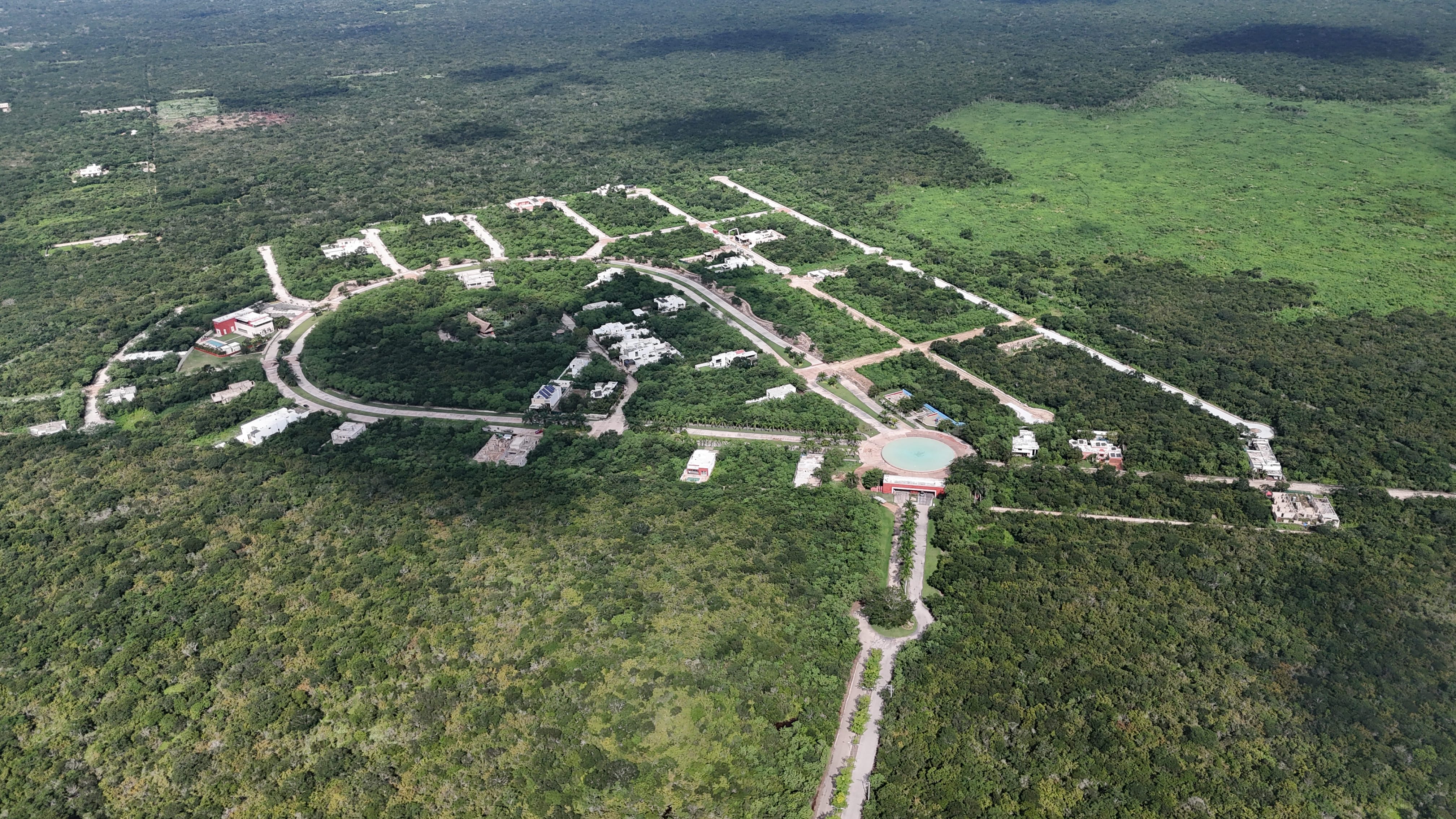 Terreno residencial dentro de privada con amenidades, en Conkal.