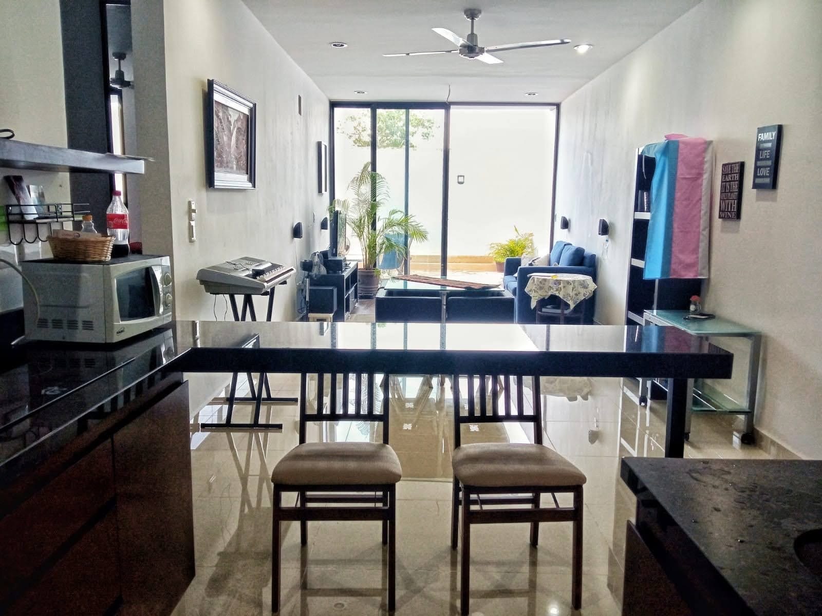 Departamento de 2 recámaras, SIN AMUEBLAR, con alberca privada.