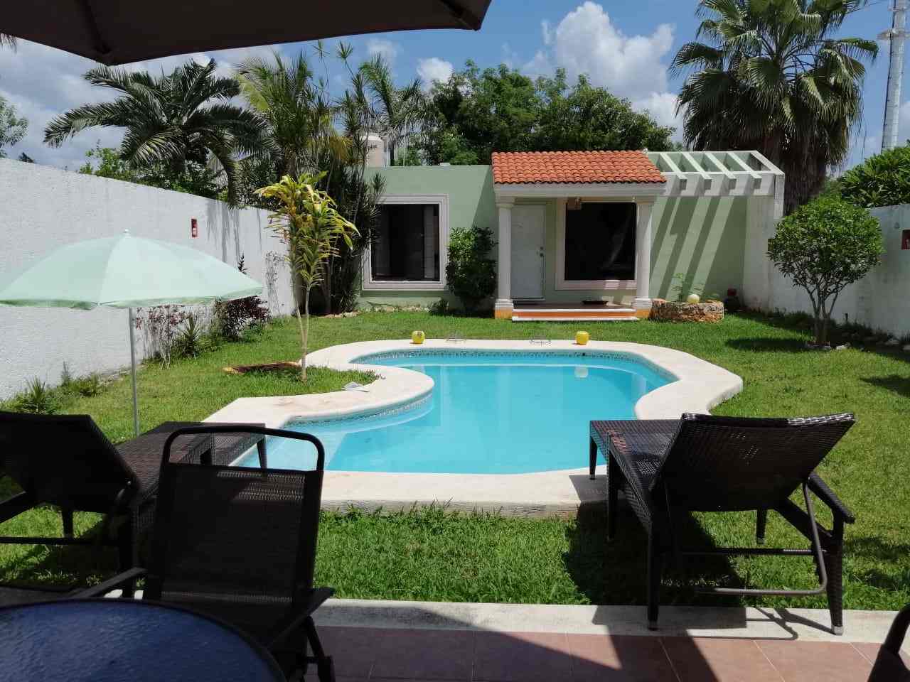 Casa con alberca y departamento independiente con opción a renta amueblada y sin muebles.