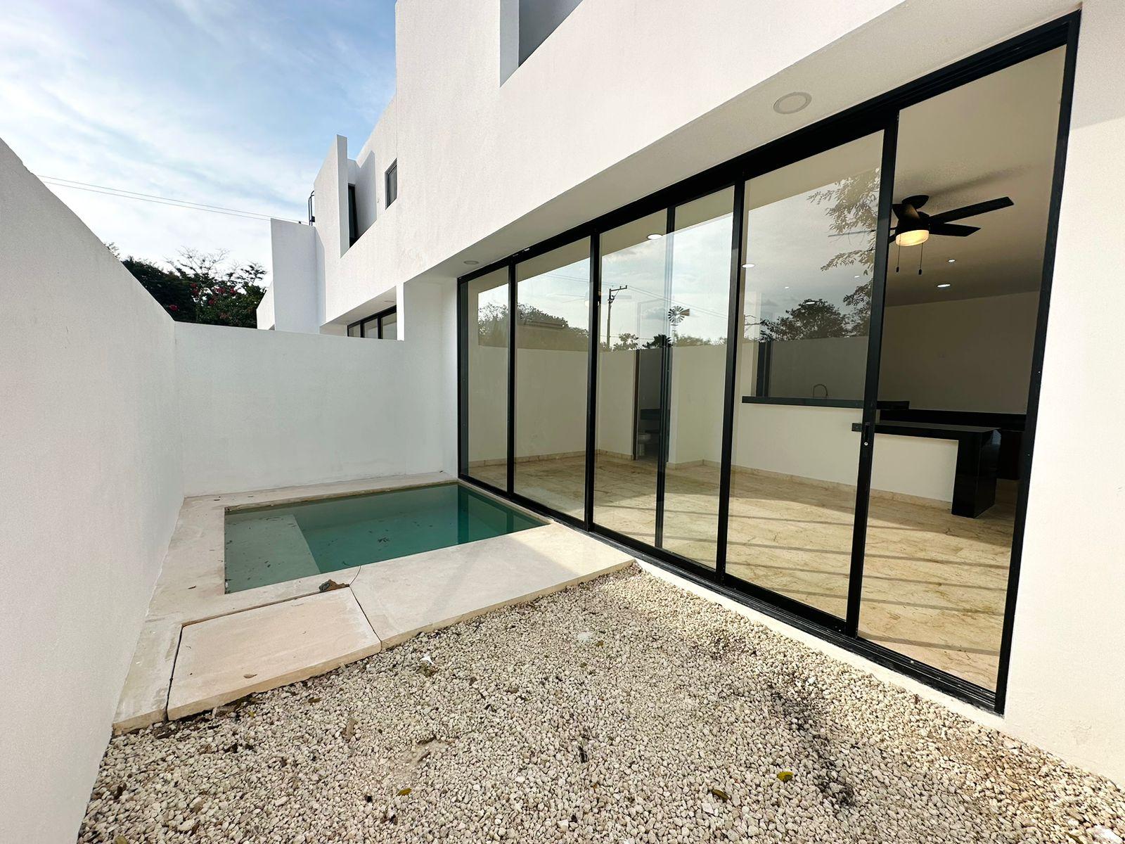 Townhouse de 3 recámaras, con piscina, sin muebles.