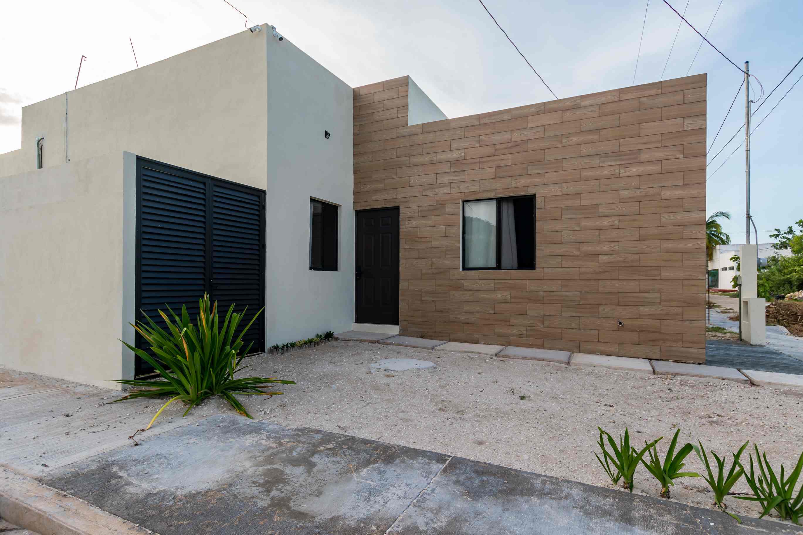 Casa en esquina totalmente lista, a 2 cuadras del mar.