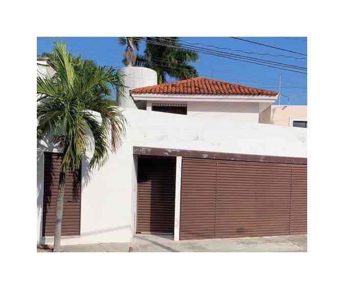 Casa para uso residencial o comercial, en exclusiva colonia al norte de la ciudad.