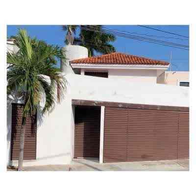 Casa para uso residencial o comercial en exclusiva colonia al norte de la ciudad.