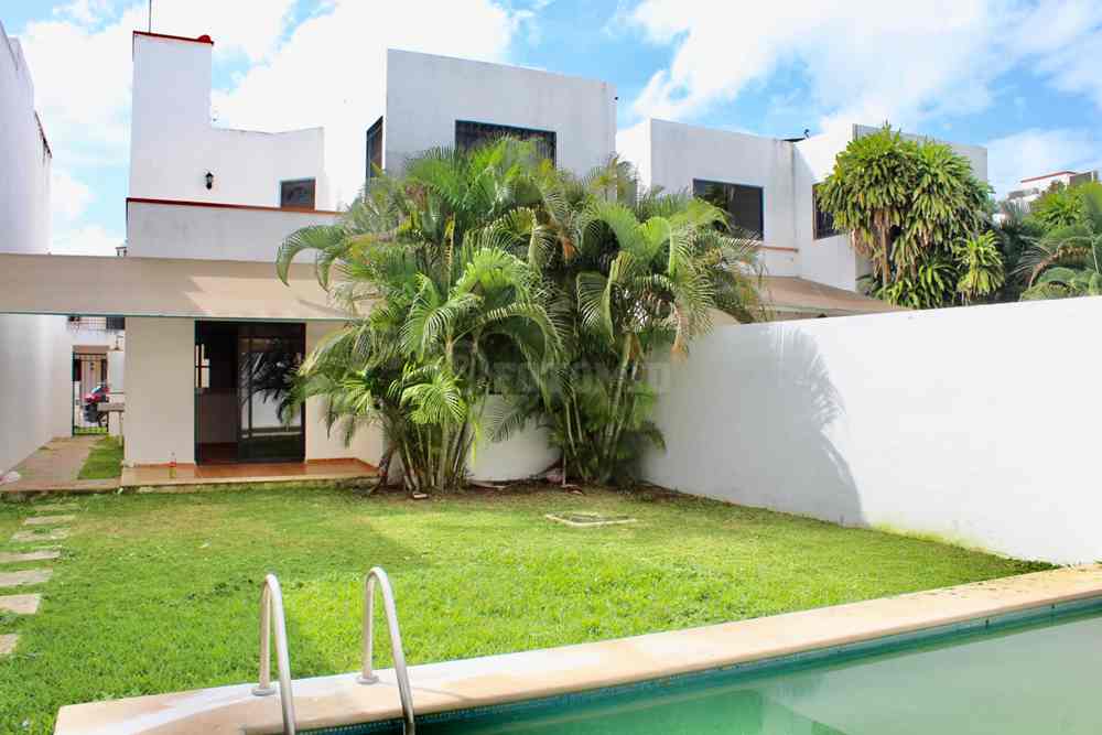 Preciosa casa con alberca, dentro de privada en Gran Santa Fe.