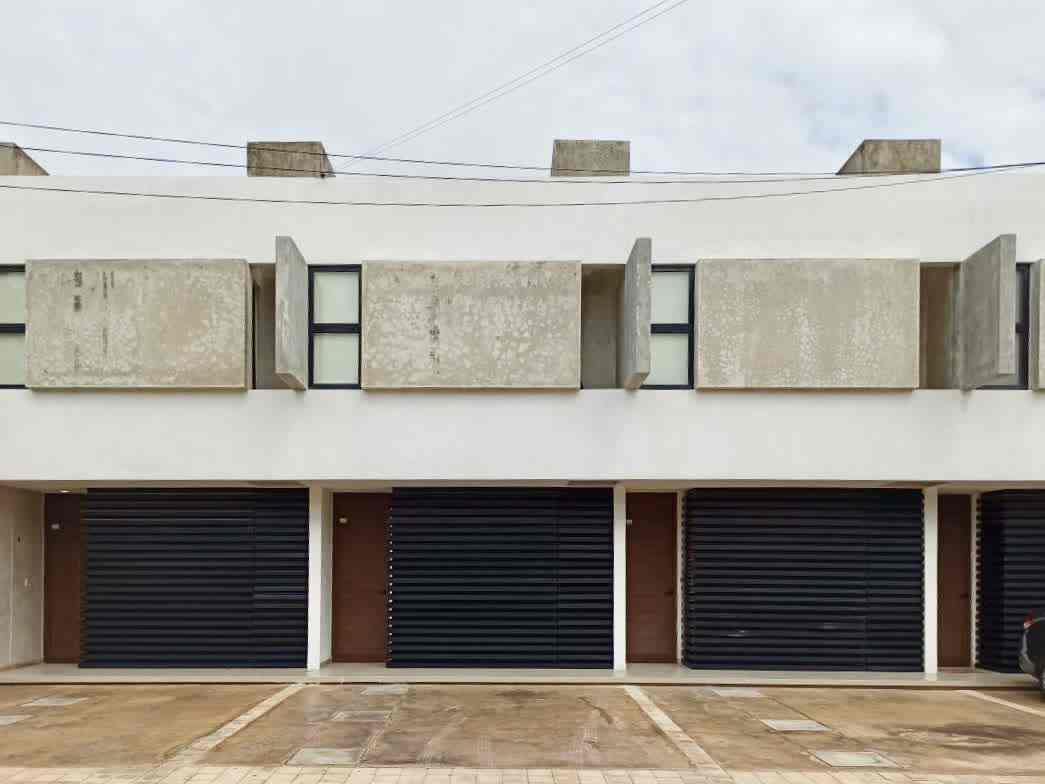 Townhouse amueblado, con jardín, en Montebello.