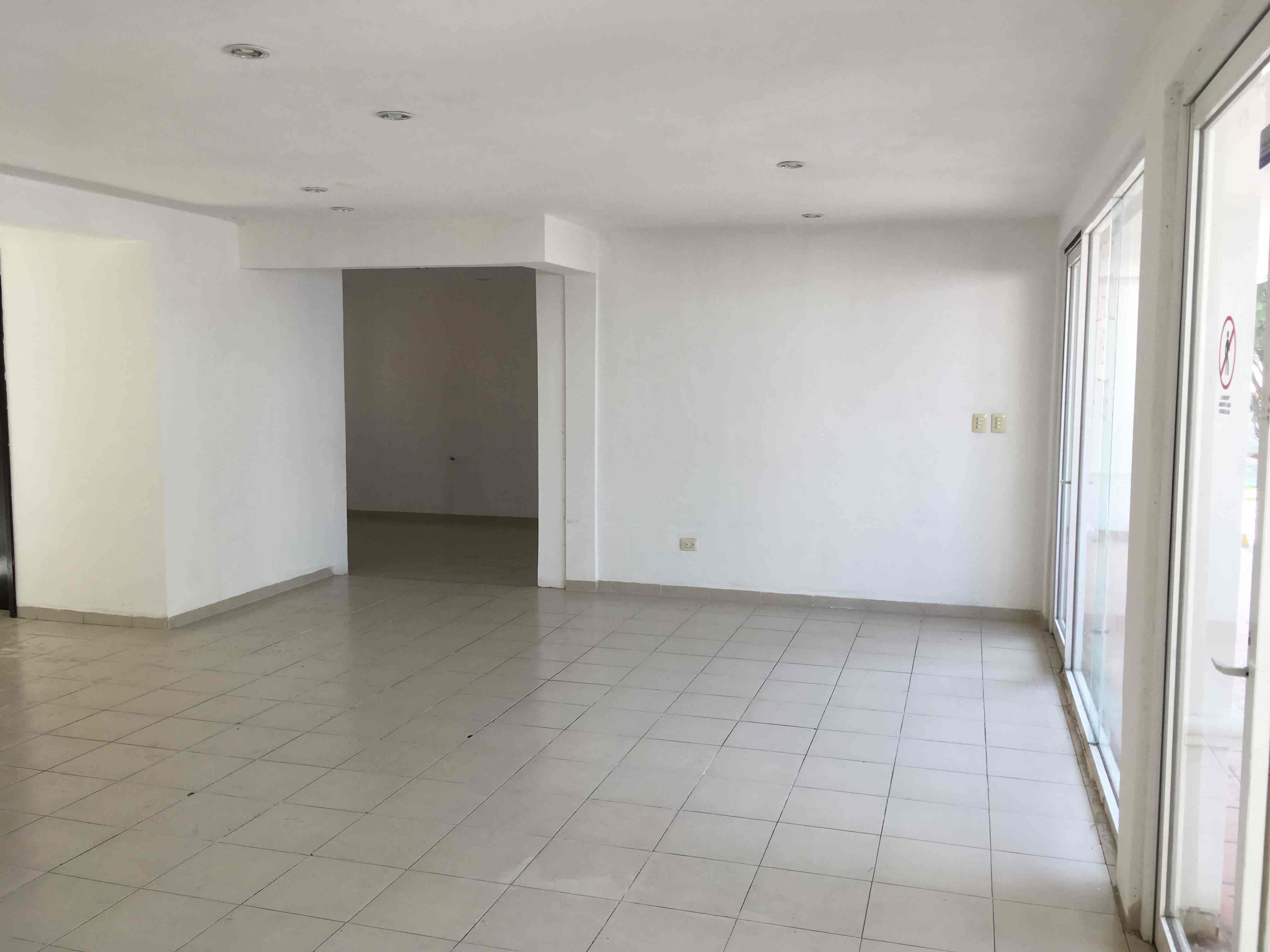 Local comercial a pasos de avenida principal al norte de Mérida.