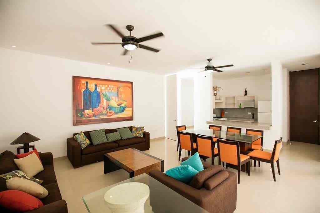 Departamento amueblado, en planta baja, dentro de privada con alberca.