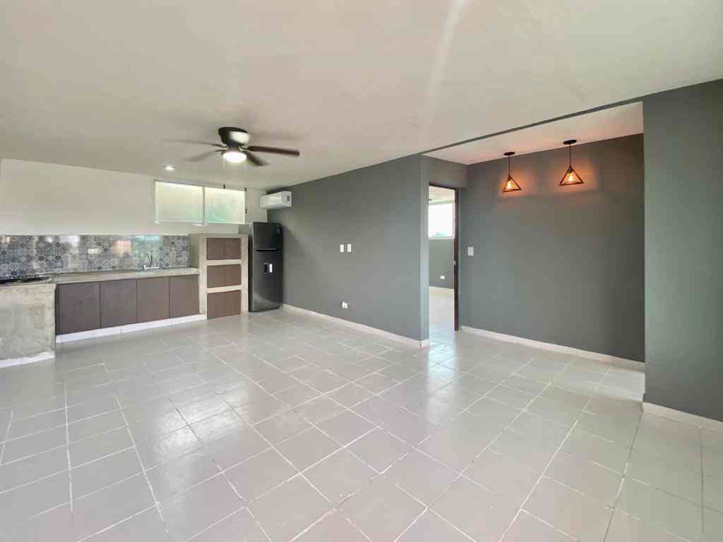 ¡Departamento remodelado listo para habitar! sobre Avenida Cámara de Comercio.