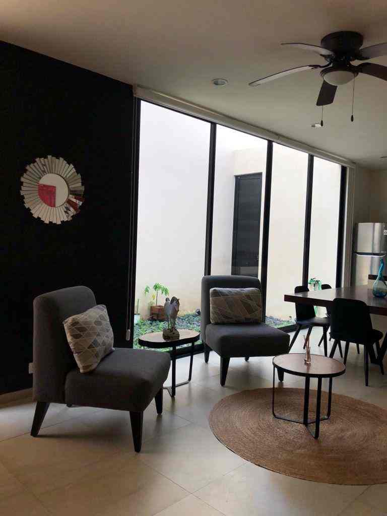 En venta Townhouse totalmente equipado y amueblado con muy buen gusto.
