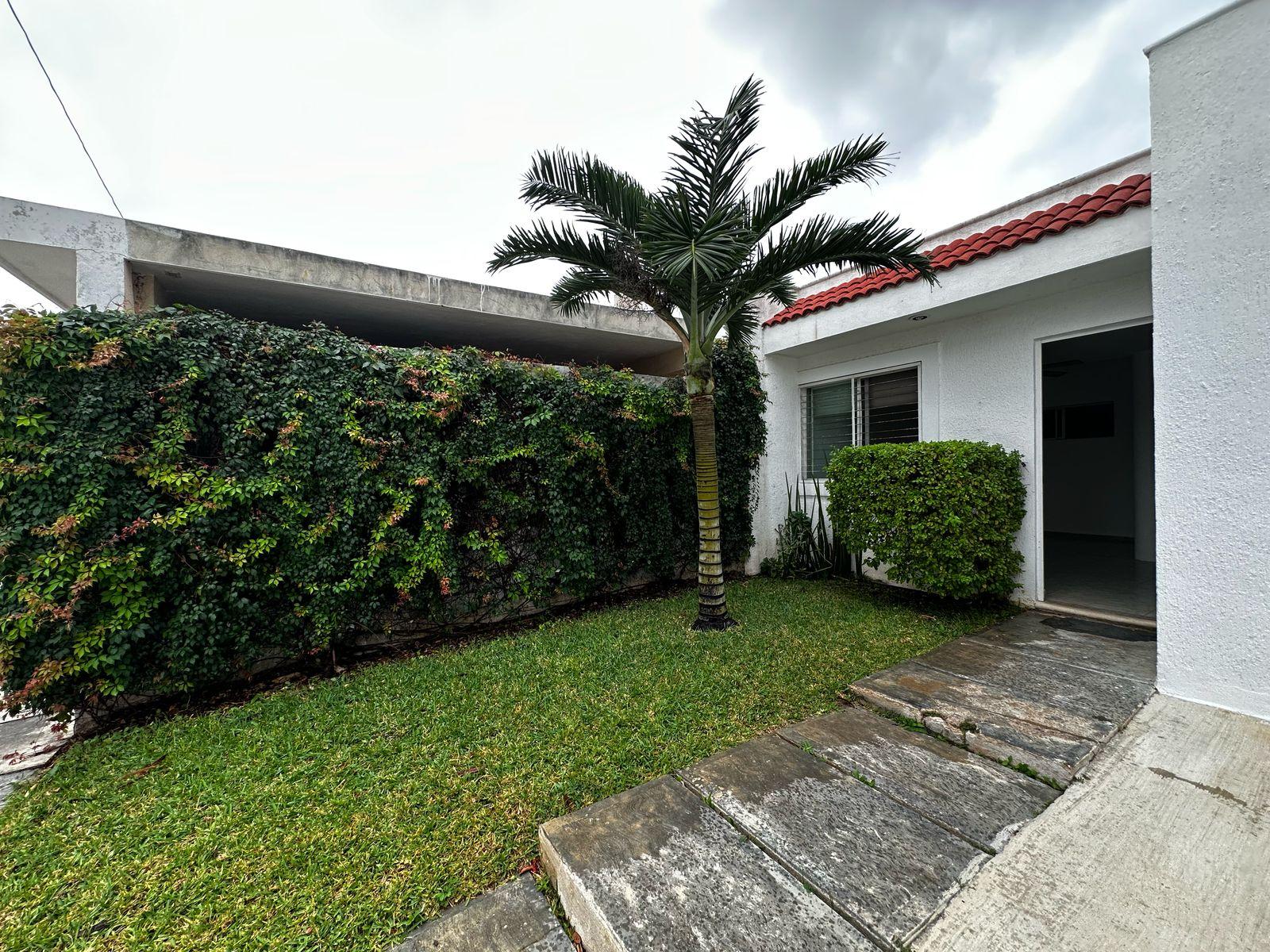 ¡Casa en renta!  De 2 recámaras, jardín, en Las Américas II.