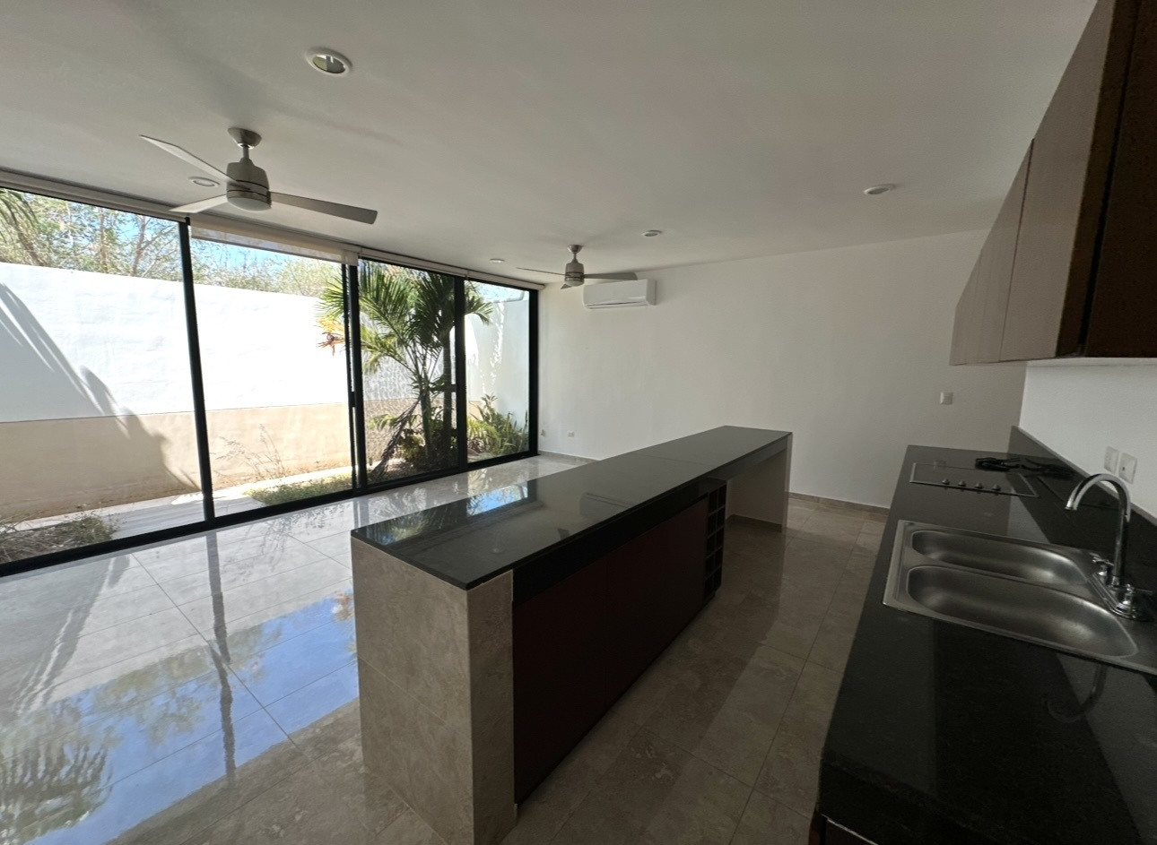 Townhouse con alberca y rooftop (SIN MUEBLES)