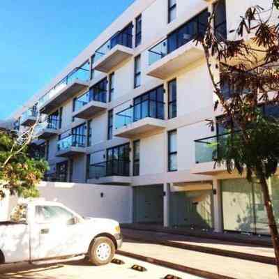 Departamento amueblado de lujo con jardín, en privada residencial Zona Norte.
