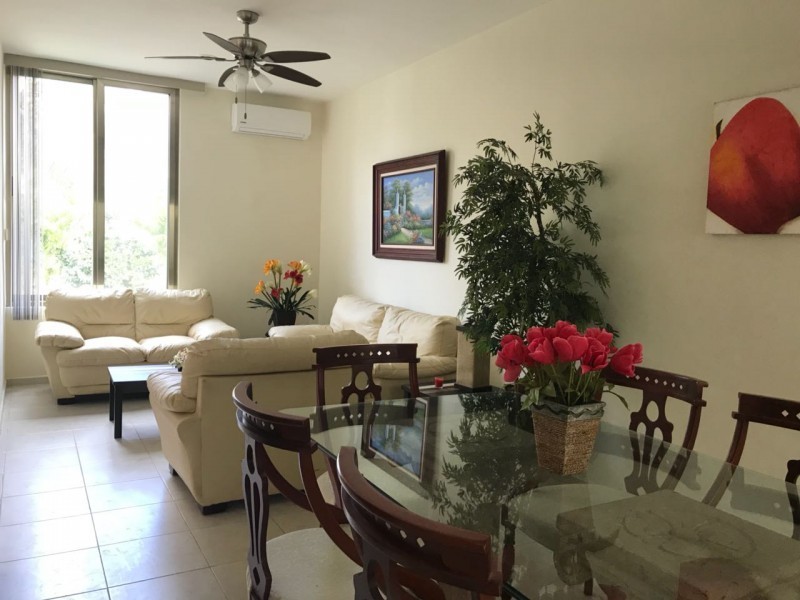 Townhouse amueblado dentro de privada, cerca de Plaza Altabrisa.