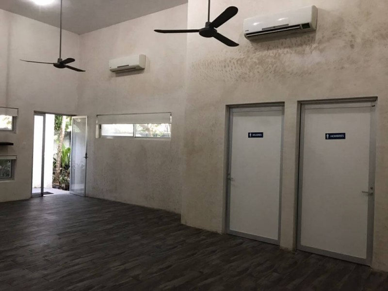Oficina con diseño industrial zona