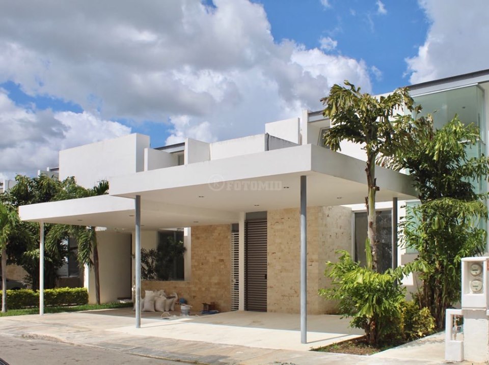 Moderna casa de tres habitaciones en renta, al norte de la ciudad